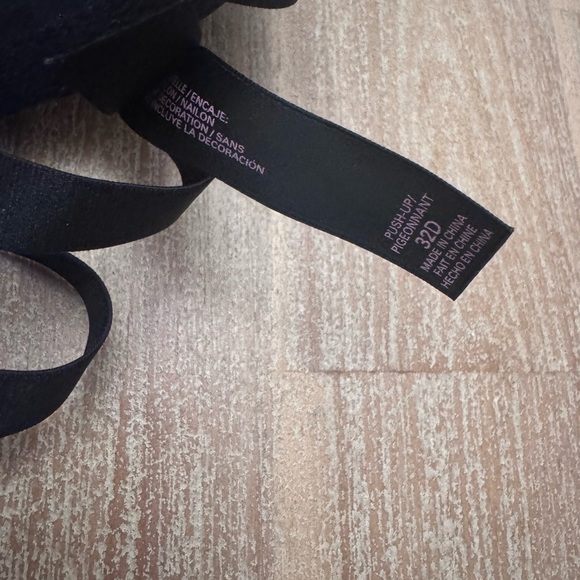 Victoria’s Secret Black Bra & Thong Set 32D XS - Picture 6 of 7